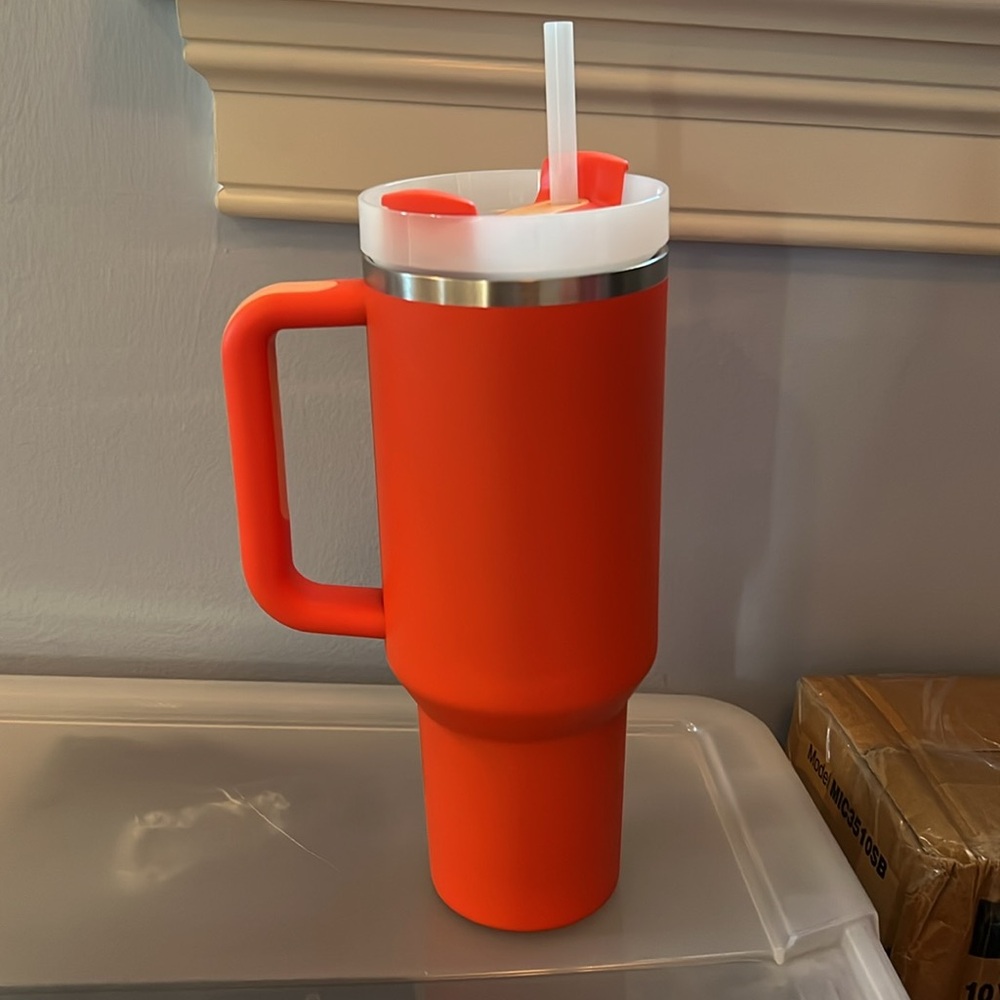 Stanley The Quencher H2.0 FlowState™ Tumbler | 40 OZ × 1
Tigerlily - Picture 4 of 4